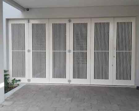 Tips Memilih Desain Pintu  Garasi  Besi  WINA SS Rel 