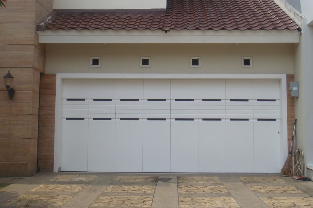 Ide Pintu  Garasi  Mobil  Untuk Berbagai Tipe Bangunan 